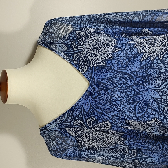 Top: NEW NYDJ Floral Blouse - Picture 2 of 8